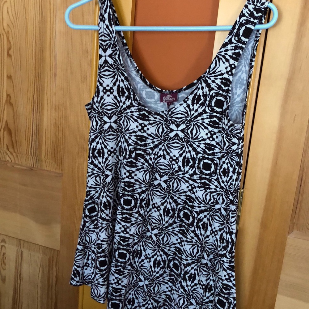 Salaam Black & White Flowy Tank